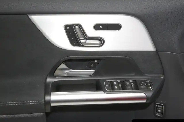 Mercedes-Benz Gla view 14