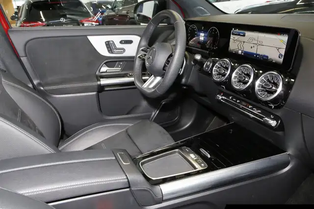 Mercedes-Benz Gla view 8
