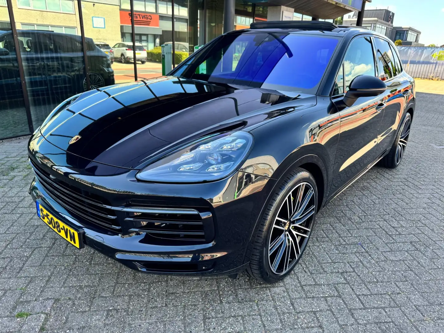 Porsche Cayenne 3.0 E-Hybrid / Pano'dak / Chrono / Luchtvering / S Noir - 1