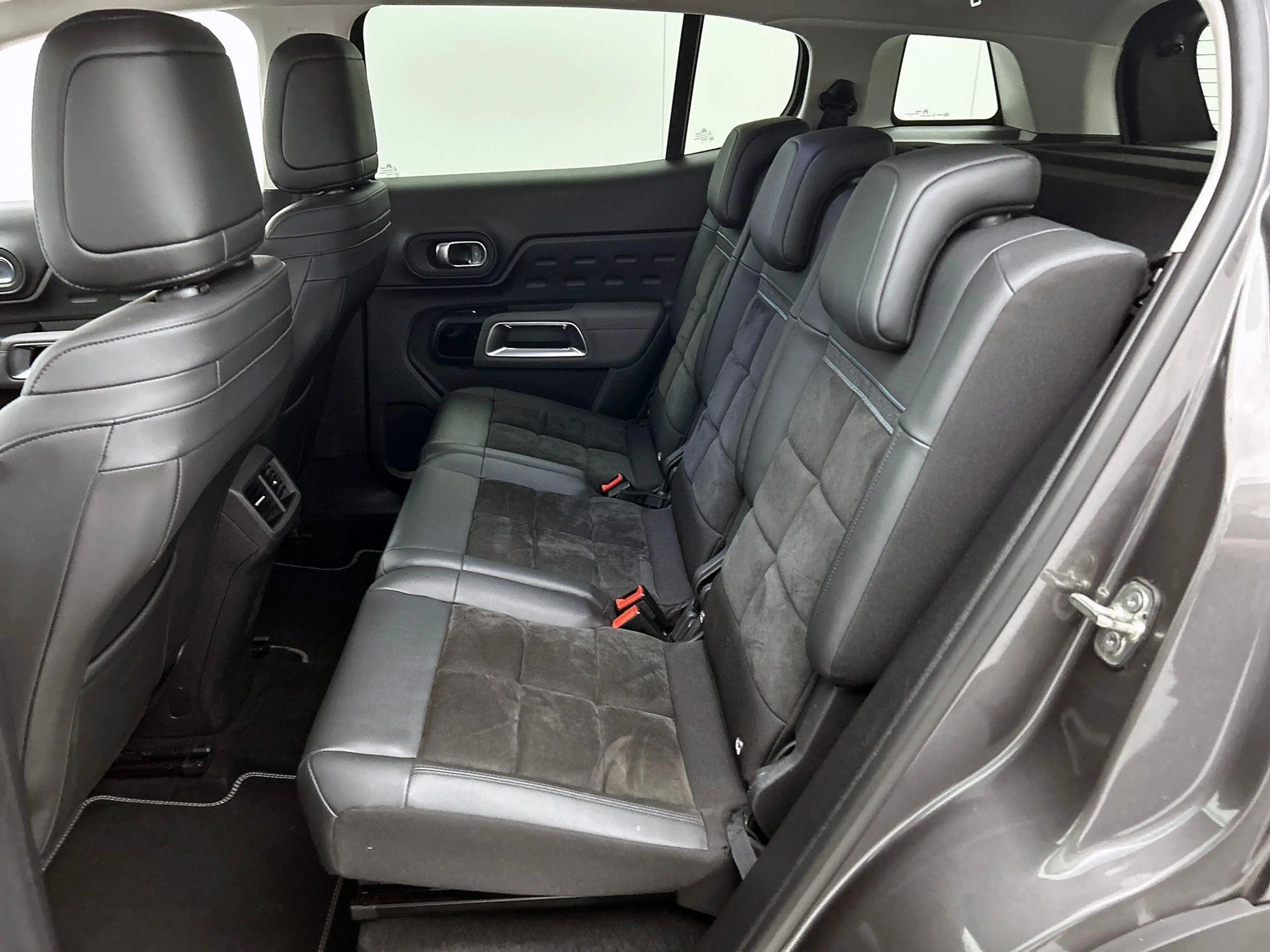Citroen C5 Aircross 1.6 Plug-in Hybrid 225 Business Plus CAMERA | NAVI — photo 29