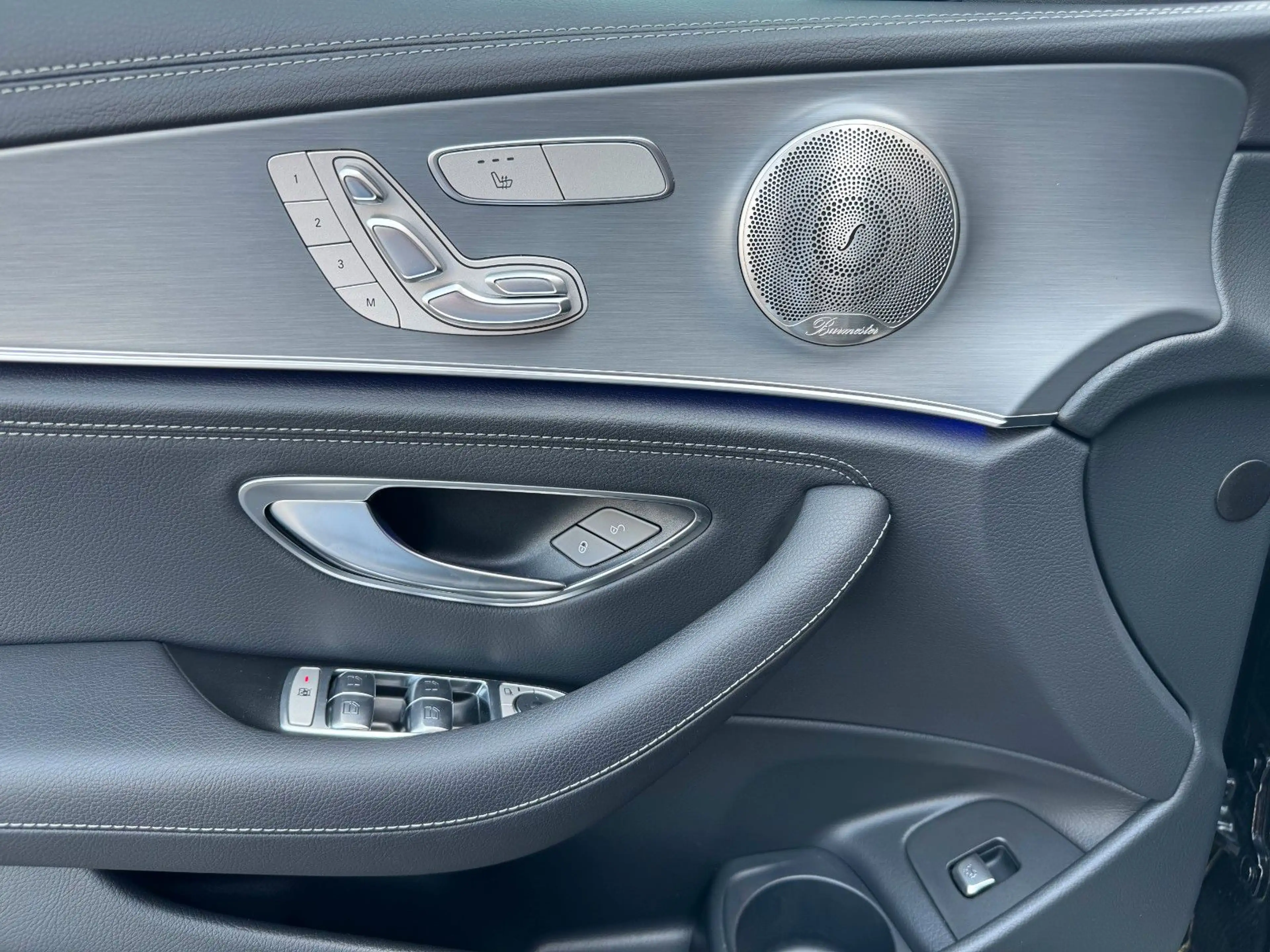 Mercedes-Benz E 400 d 4M AMG+Burm+Pano+AHK+Distr+Memory+Night — photo 12