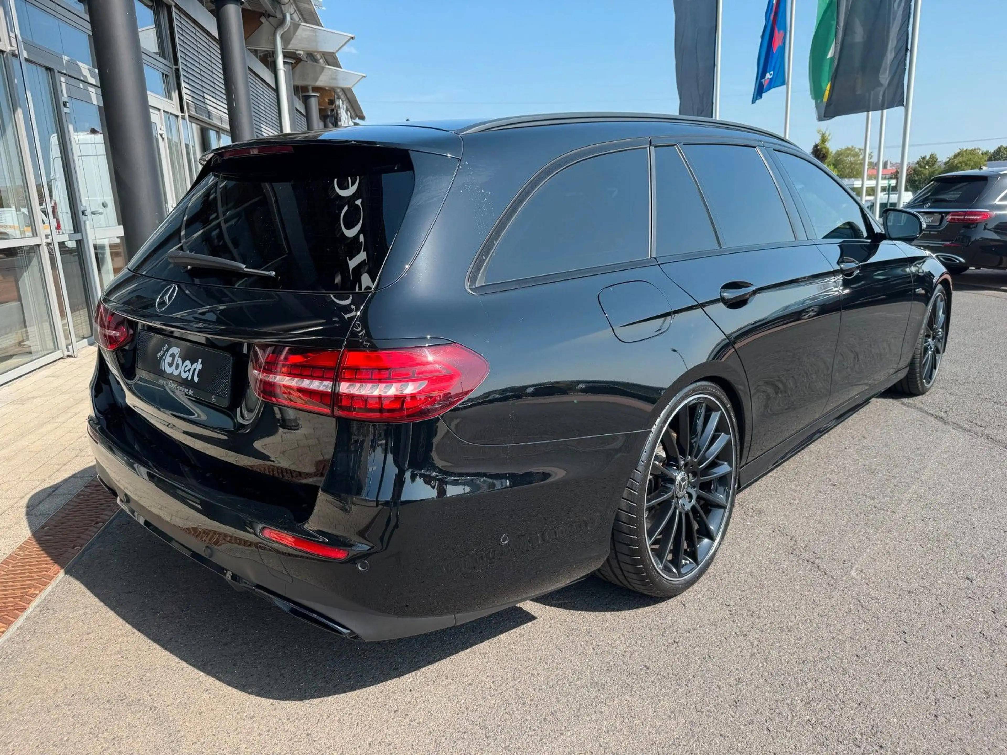Mercedes-Benz E 400 d 4M AMG+Burm+Pano+AHK+Distr+Memory+Night — photo 3