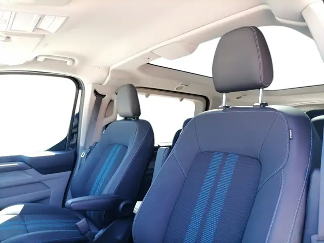 Ford Tourneo Custom view 12