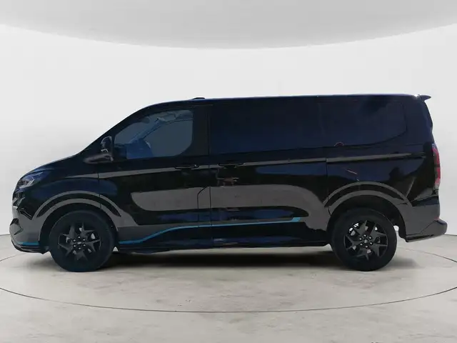 Ford Tourneo Custom view 3