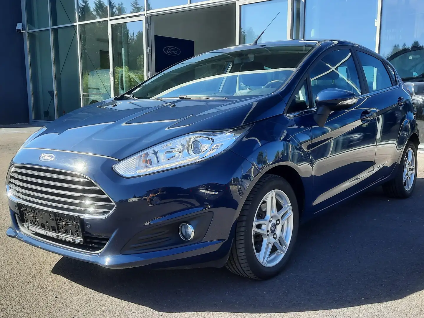 Ford Fiesta Titanium 1,0 EcoBoost Powershift Aut. Blau - 2