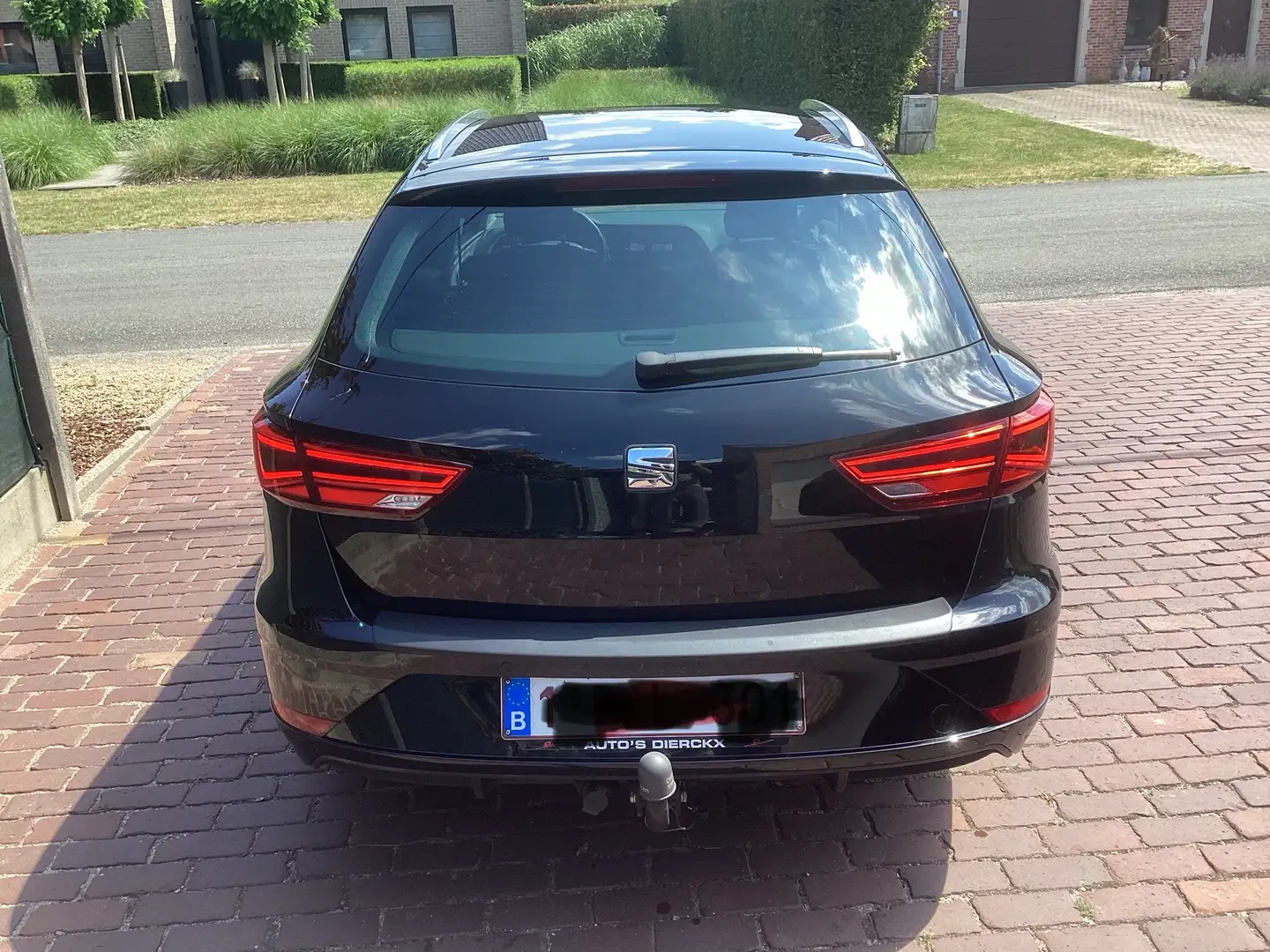 SEAT Leon seat leon st 1.5TGI CNG DSG Zwart - 1