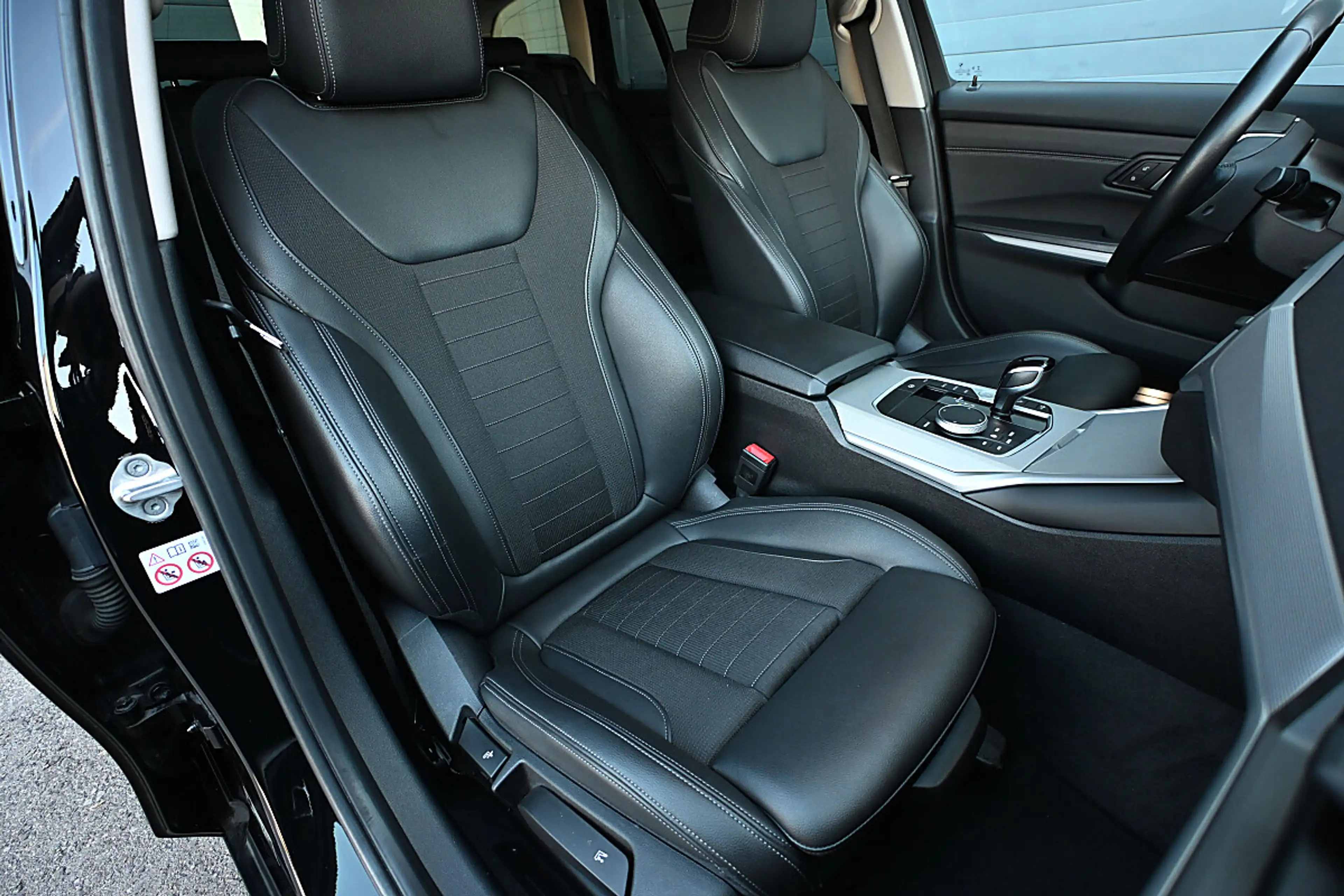 BMW 318 d 48 V Touring Aut. ACC, Sportsitze, DrivingAss... — photo 9