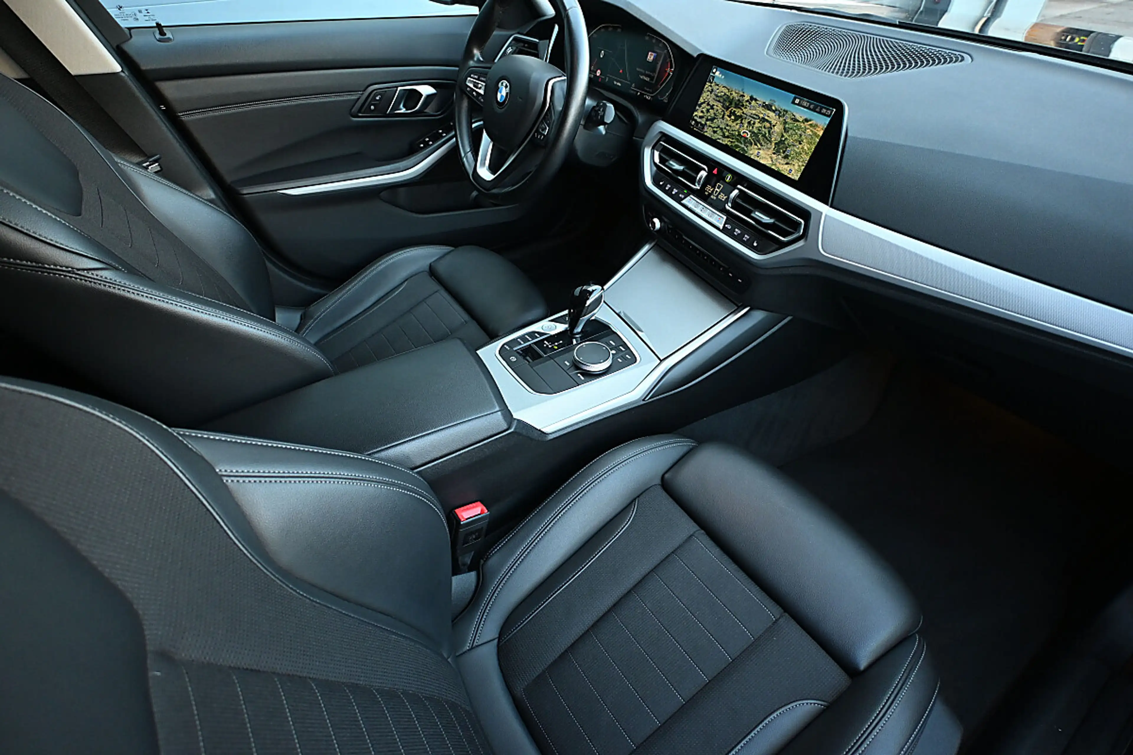 BMW 318 d 48 V Touring Aut. ACC, Sportsitze, DrivingAss... — photo 4