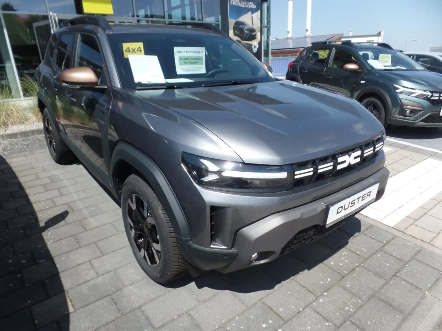 Dacia Duster TCe 130 4x4 Extreme Grau - 2
