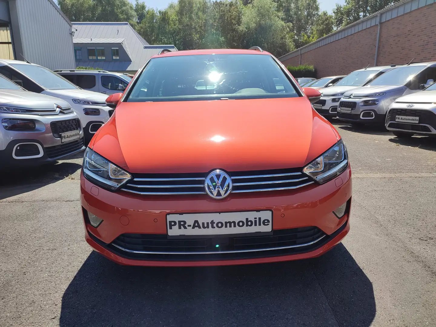 Volkswagen Golf Sportsvan 1.6 TDI DSG Klimaaut/Navi/PDC/AHK narančasta - 2