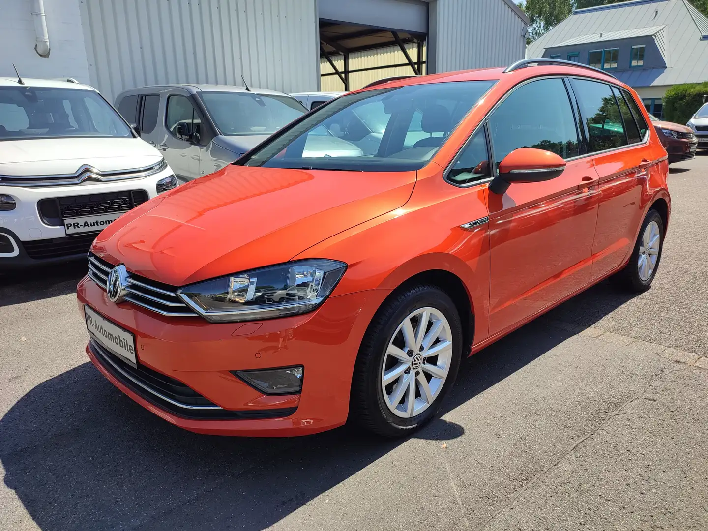 Volkswagen Golf Sportsvan 1.6 TDI DSG Klimaaut/Navi/PDC/AHK narančasta - 1