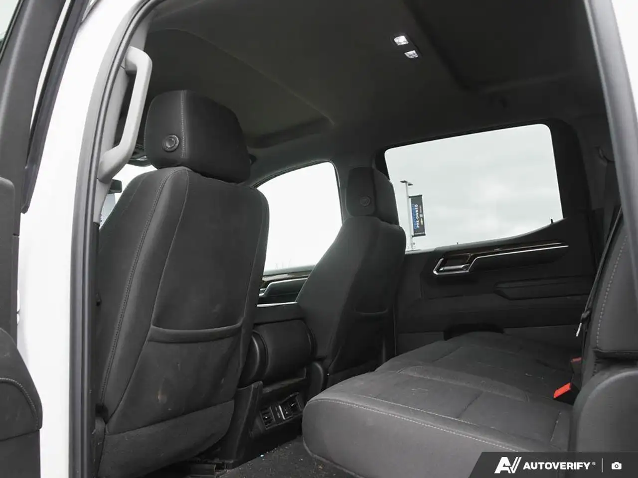 Chevrolet Silverado 1500 снимка Chevrolet Silverado 1500