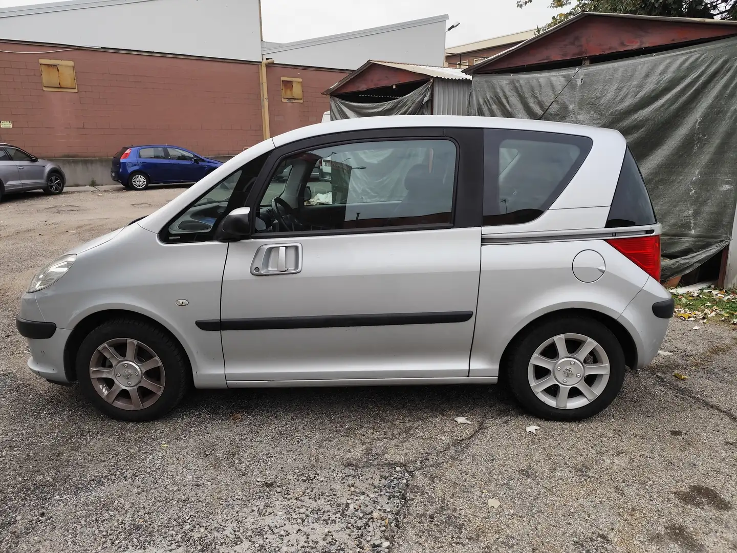 Peugeot 1007 1.4 Trendy Серебристый - 2