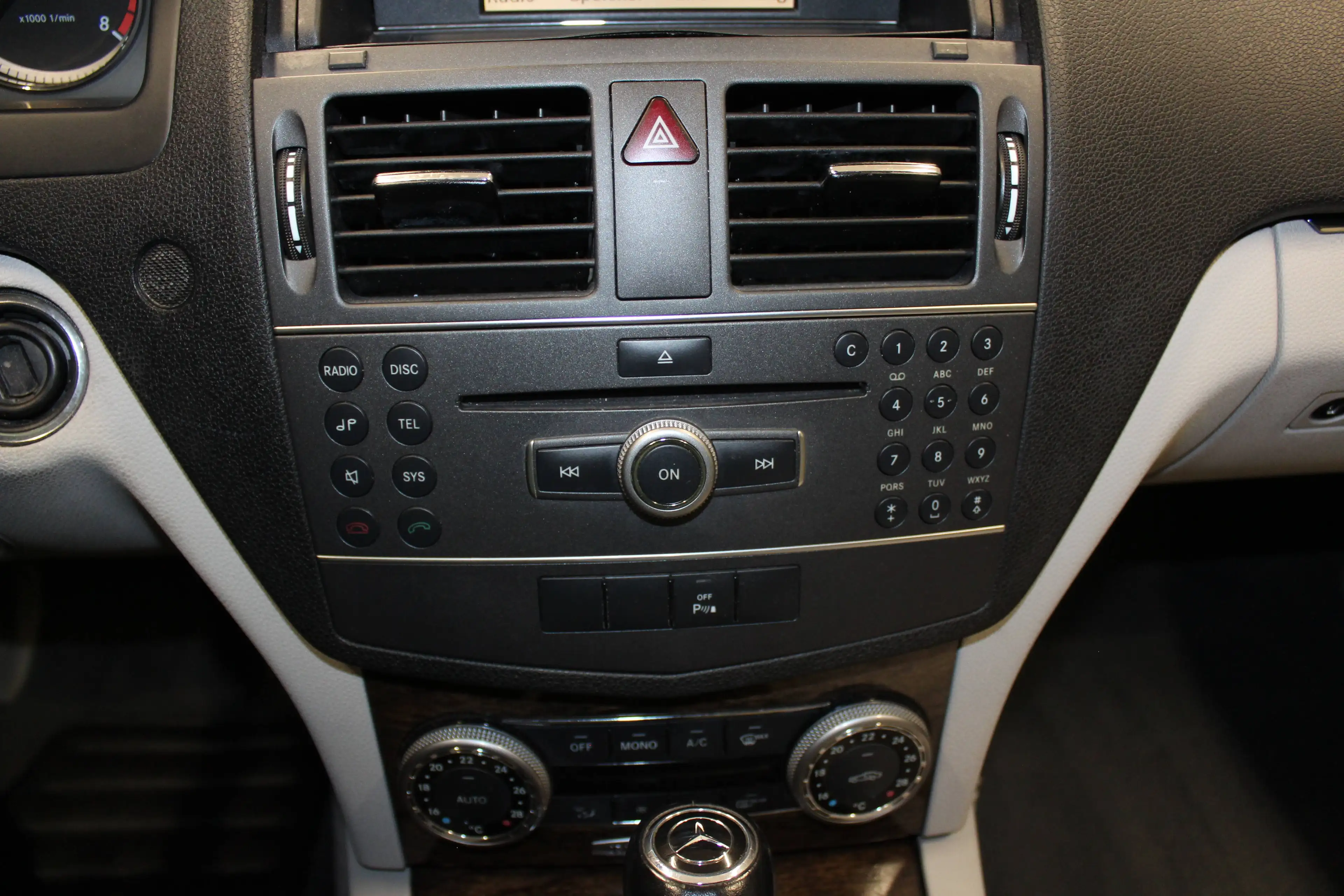 Mercedes-Benz C 250 C 250 CGI Elegance*Automatik*PDC*Tempomat*Klima — photo 10