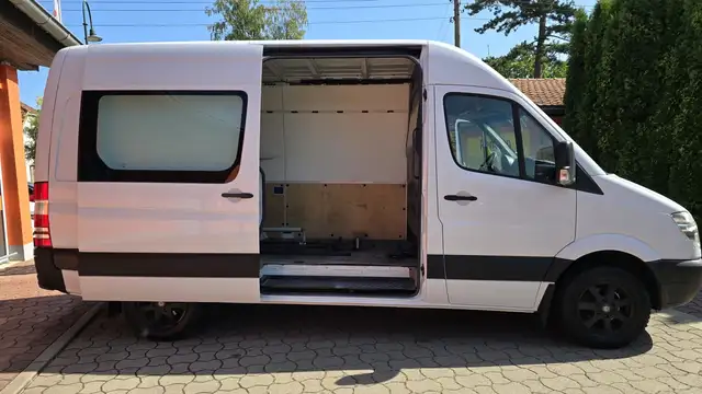 Mercedes-Benz Sprinter view 8