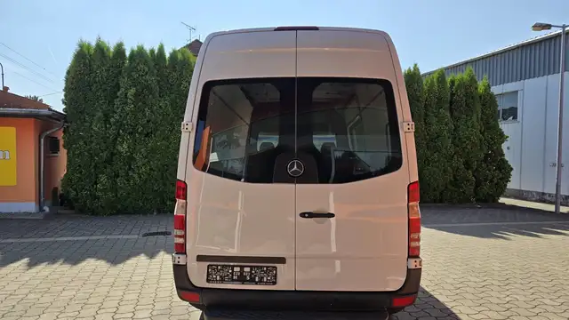 Mercedes-Benz Sprinter view 5