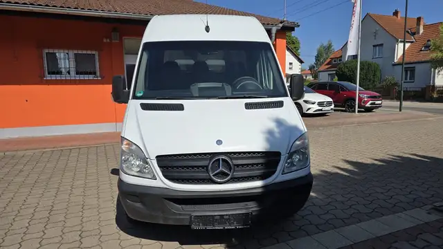 Mercedes-Benz Sprinter view 2