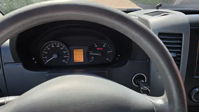 Mercedes-Benz Sprinter view 13