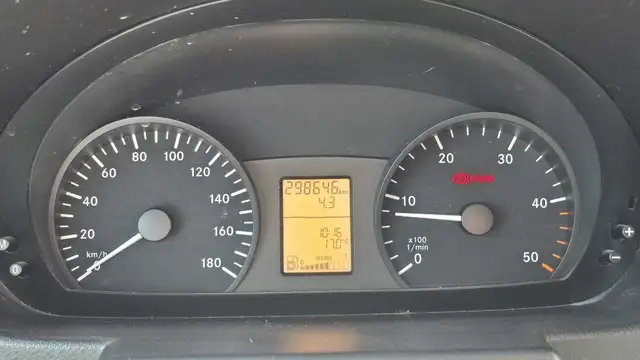 Mercedes-Benz Sprinter view 14