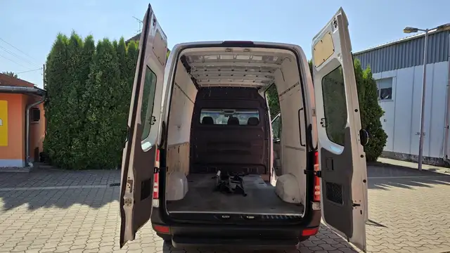 Mercedes-Benz Sprinter view 10