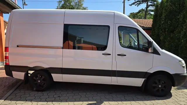 Mercedes-Benz Sprinter view 4