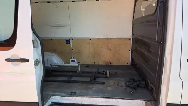 Mercedes-Benz Sprinter view 9