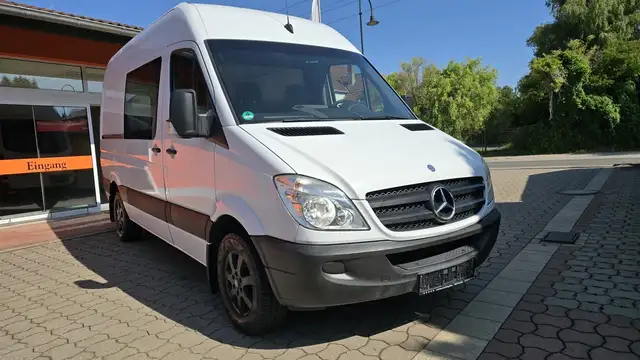Mercedes-Benz Sprinter main image