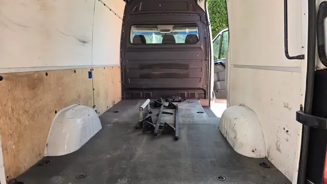 Mercedes-Benz Sprinter view 11