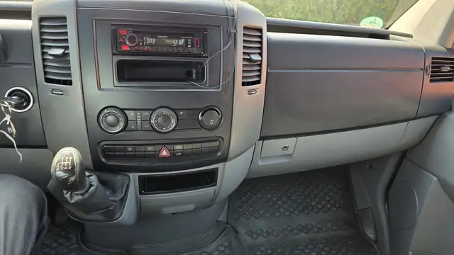 Mercedes-Benz Sprinter view 15