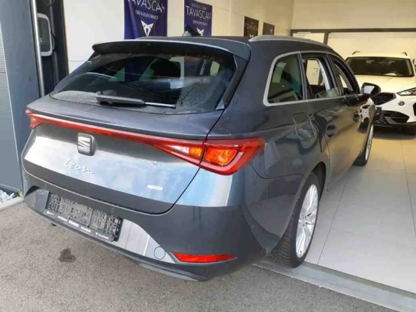 SEAT Leon Sportstourer Xcellence e-Hybrid AHK+RKAM+CARPLAY Grau - 2