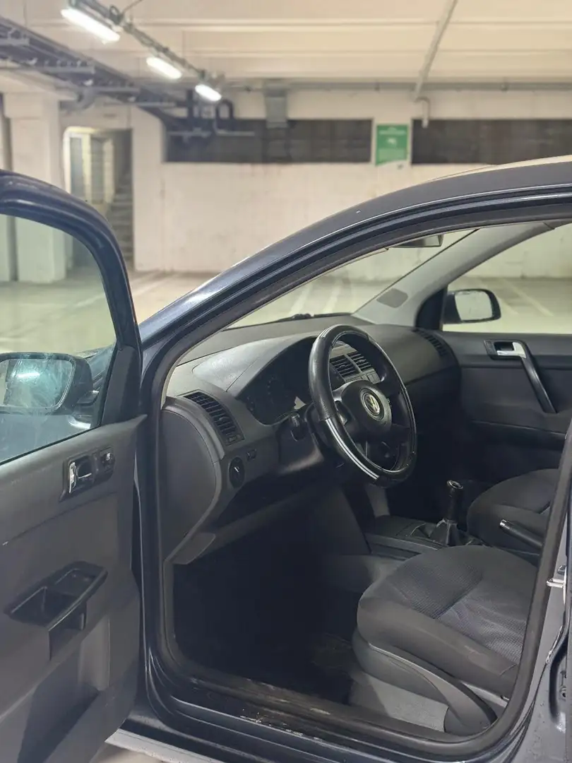 Volkswagen Polo Polo IV 2001 5p 1.4 Trendline auto Grigio - 2