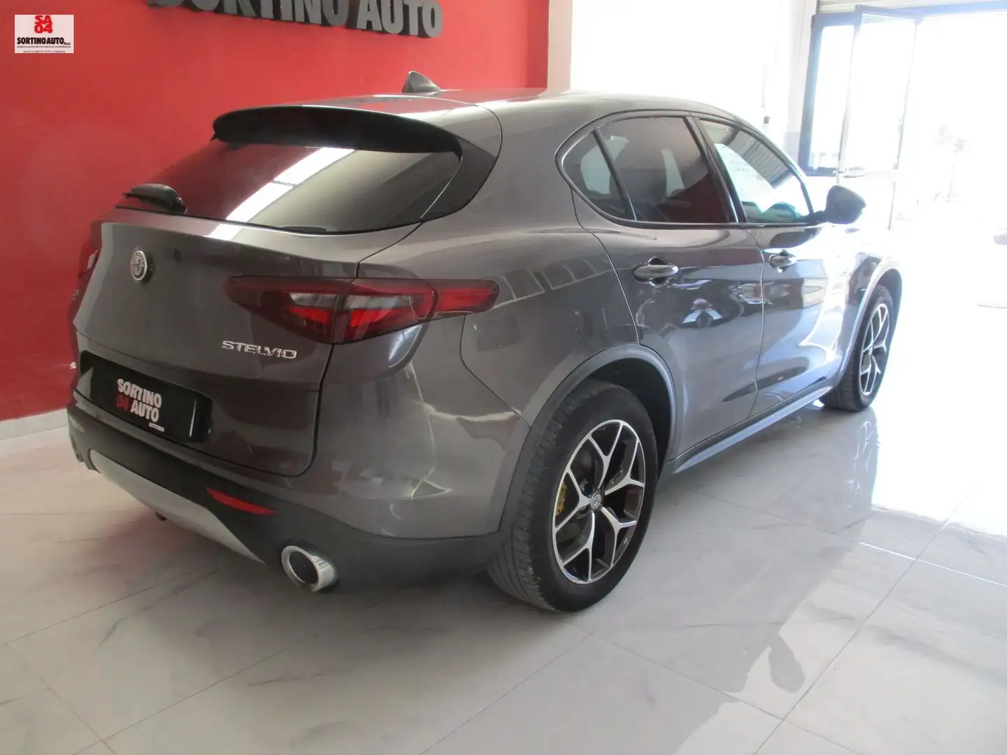Alfa Romeo Stelvio 2.2 t Executive Q4 210cv AT8 3/2019 KM125000 FULL Gris - 2