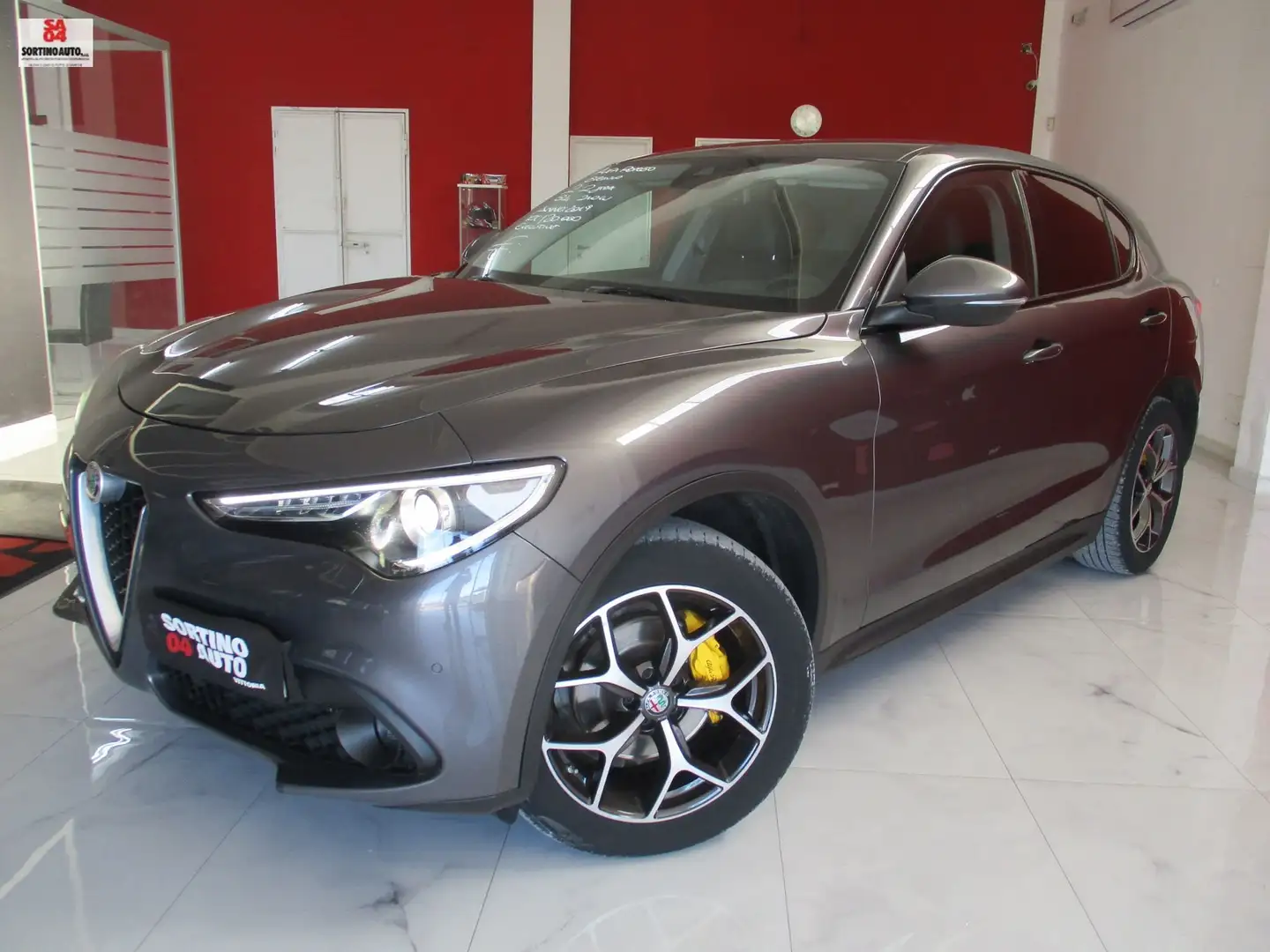 Alfa Romeo Stelvio 2.2 t Executive Q4 210cv AT8 3/2019 KM125000 FULL Gris - 1