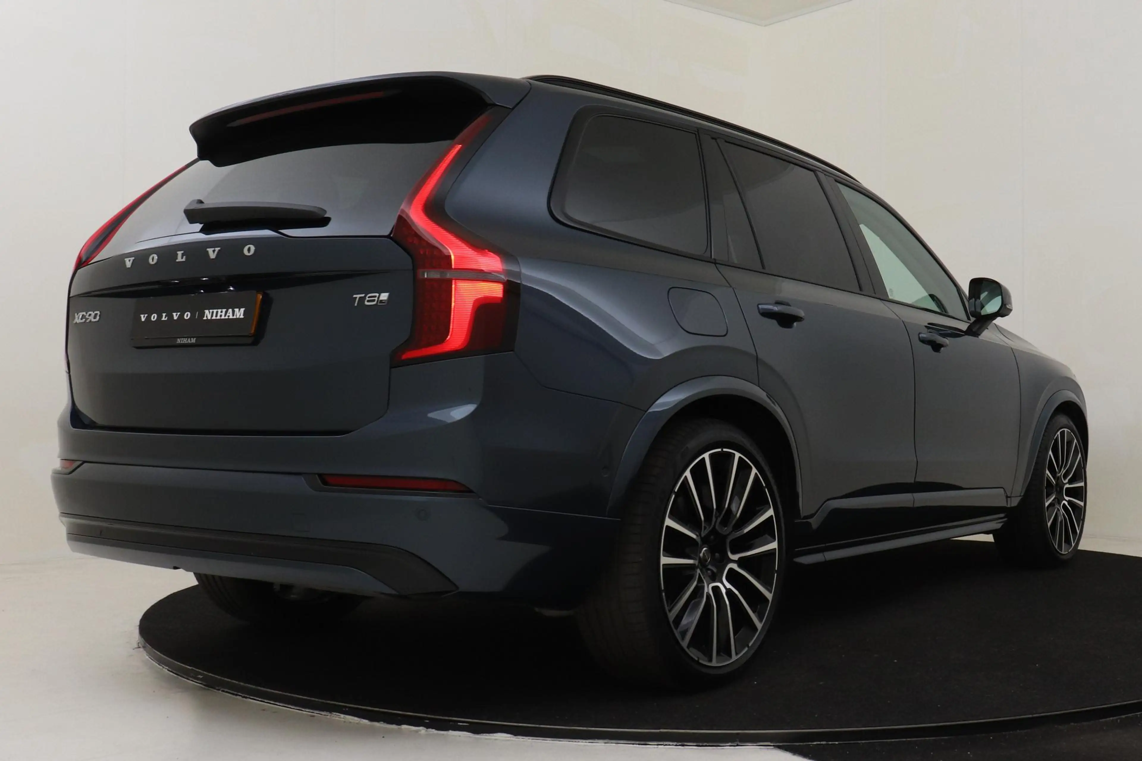 Volvo XC90 II T8 PLUG-IN HYBRID AWD ULTRA DARK *FULL OPTIONS! — photo 3