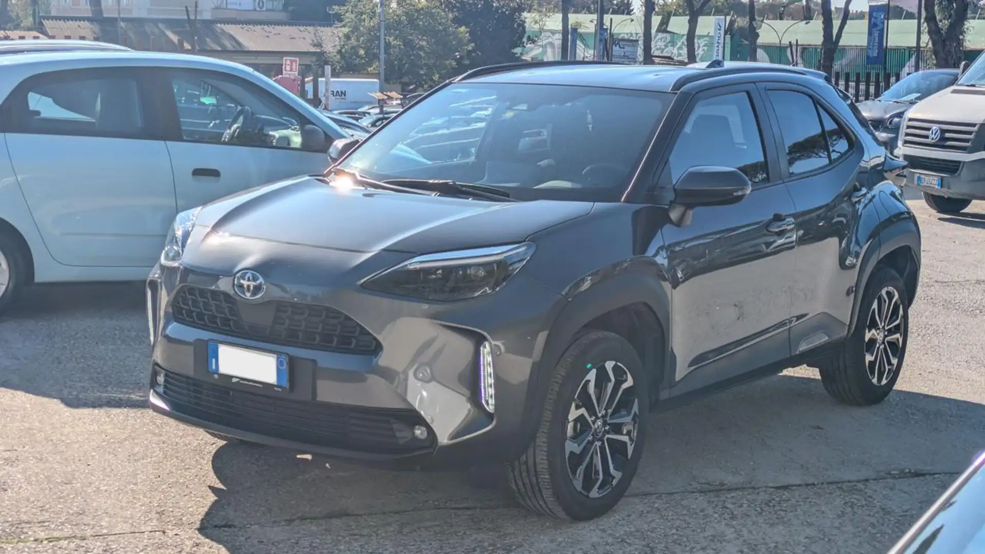 Toyota Yaris Cross HYBRID TREND 1.5cc 116cv ASSIST FRENATA/CORSIA Gris - 2