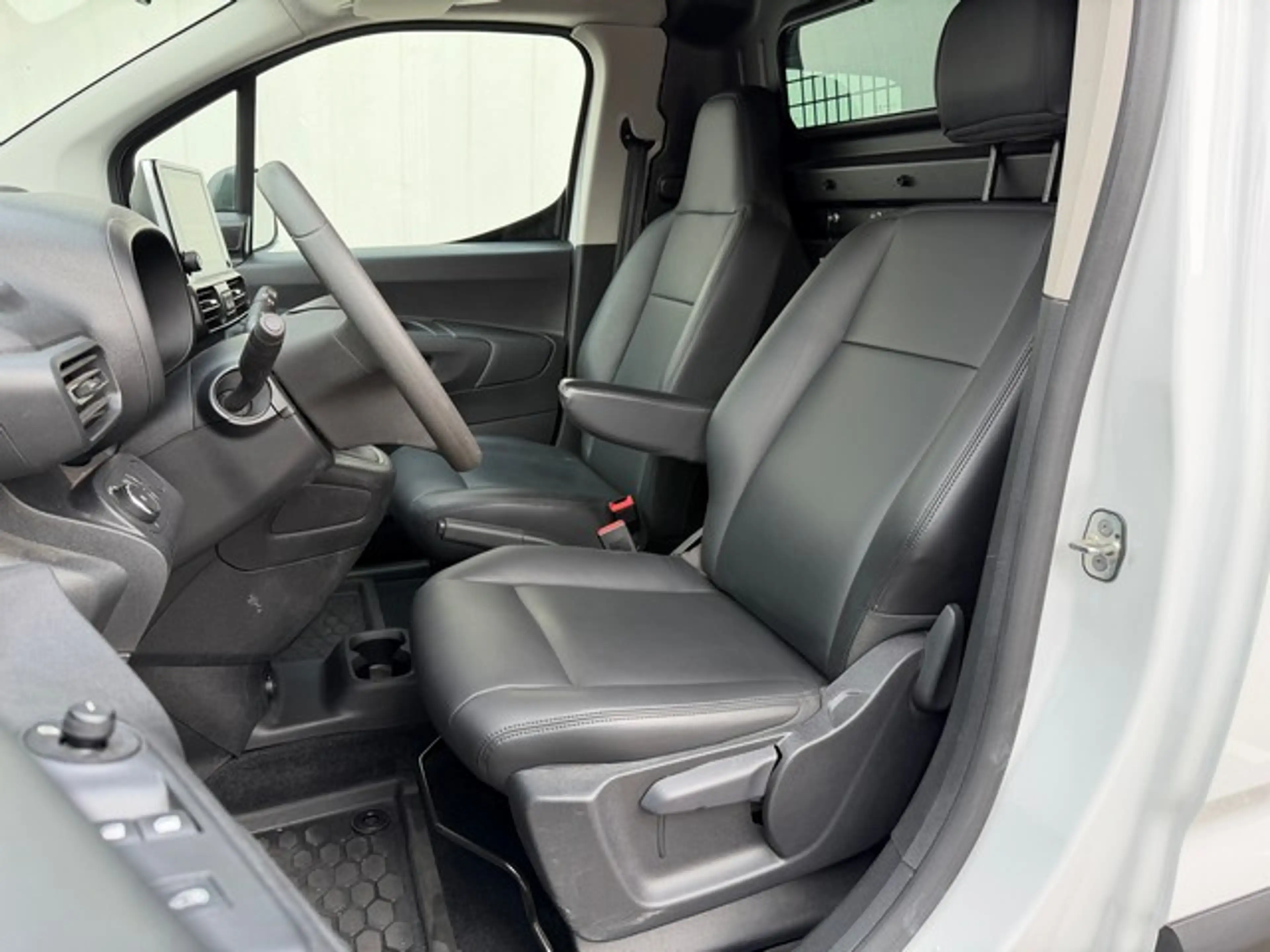 Opel Combo 1.5 BlueHDi met Leer, 2 Voorstoelen, PDC, Trekhaak — photo 9