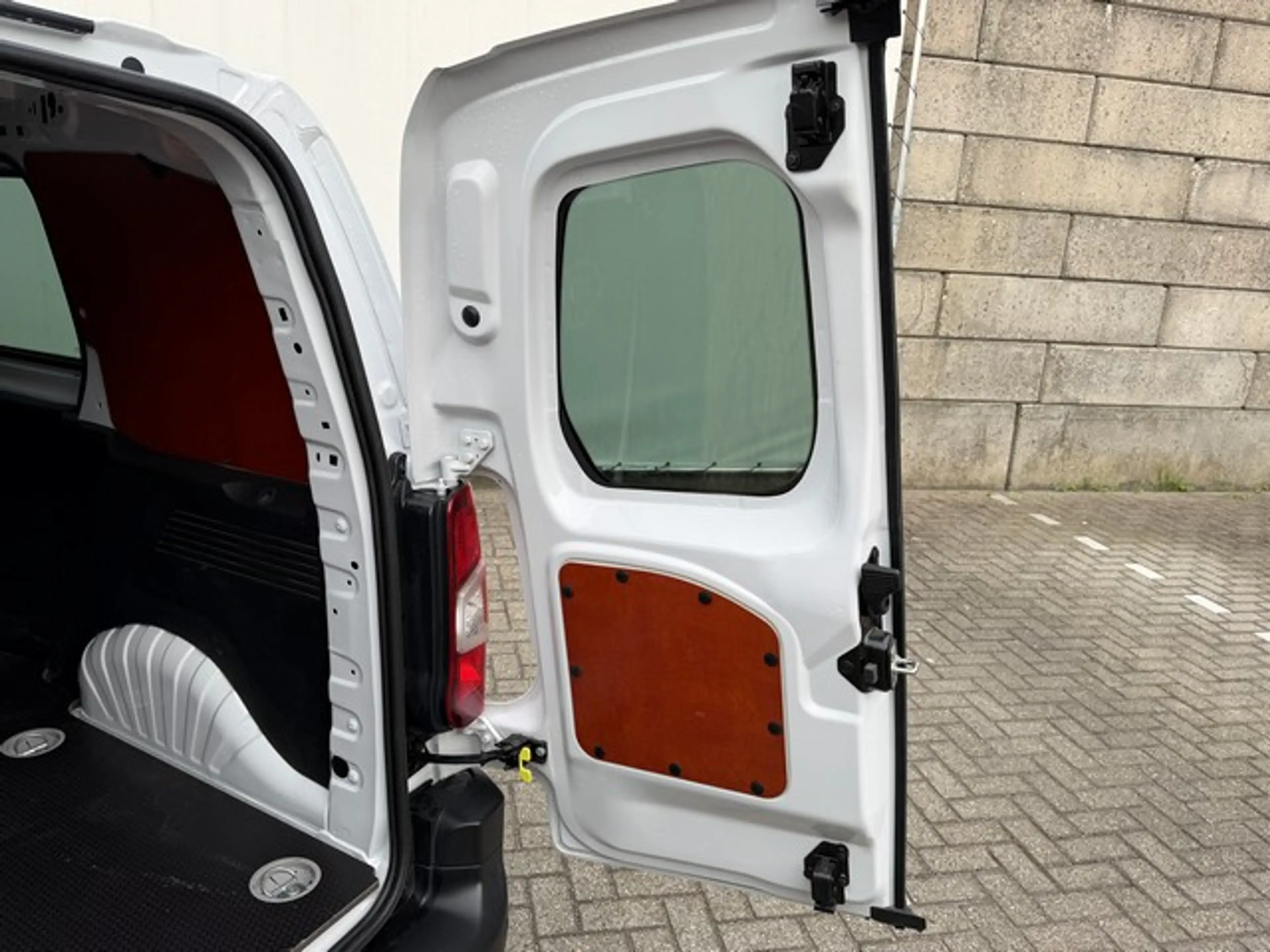 Opel Combo 1.5 BlueHDi met Leer, 2 Voorstoelen, PDC, Trekhaak — photo 15