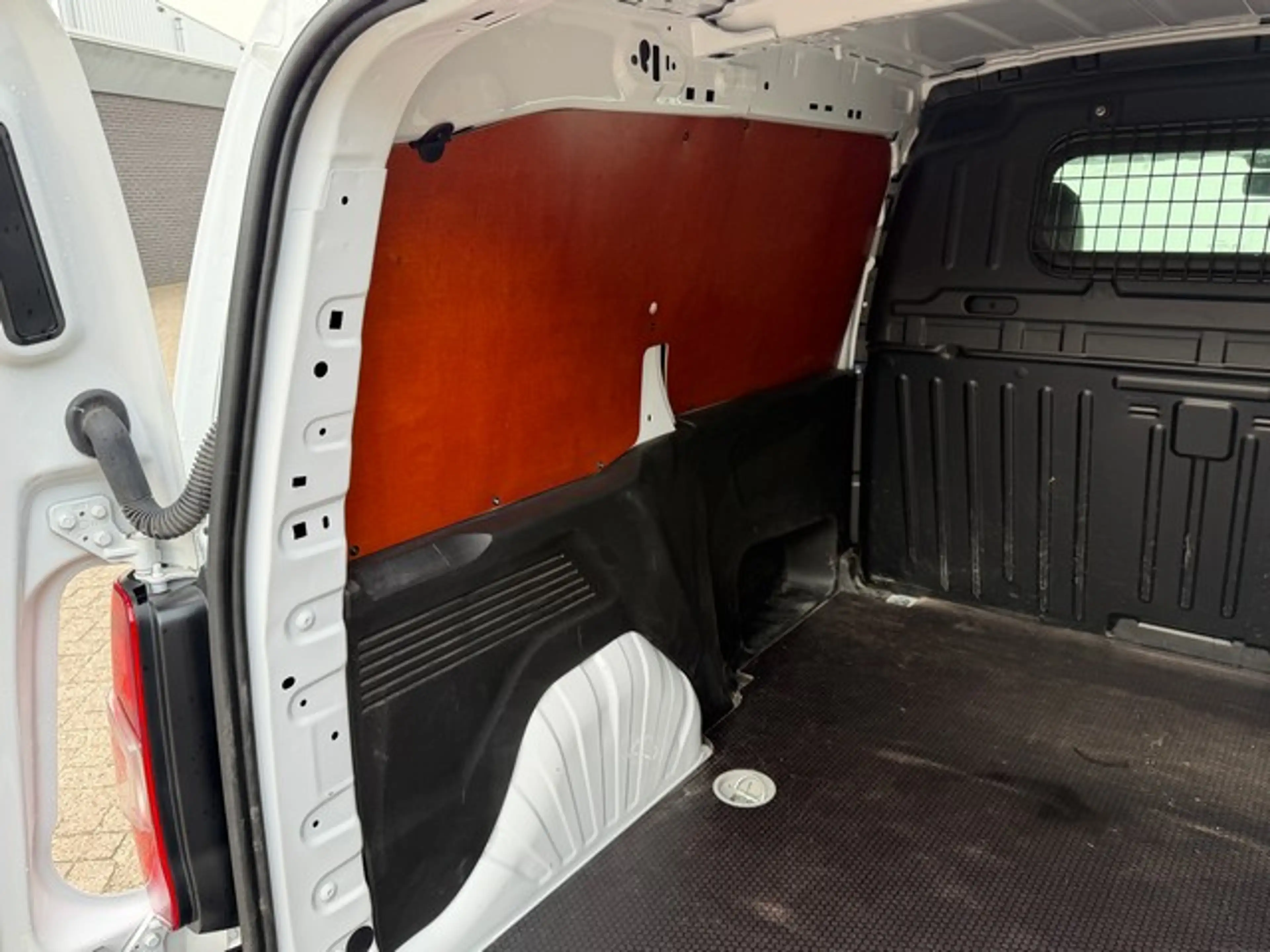 Opel Combo 1.5 BlueHDi met Leer, 2 Voorstoelen, PDC, Trekhaak — photo 14