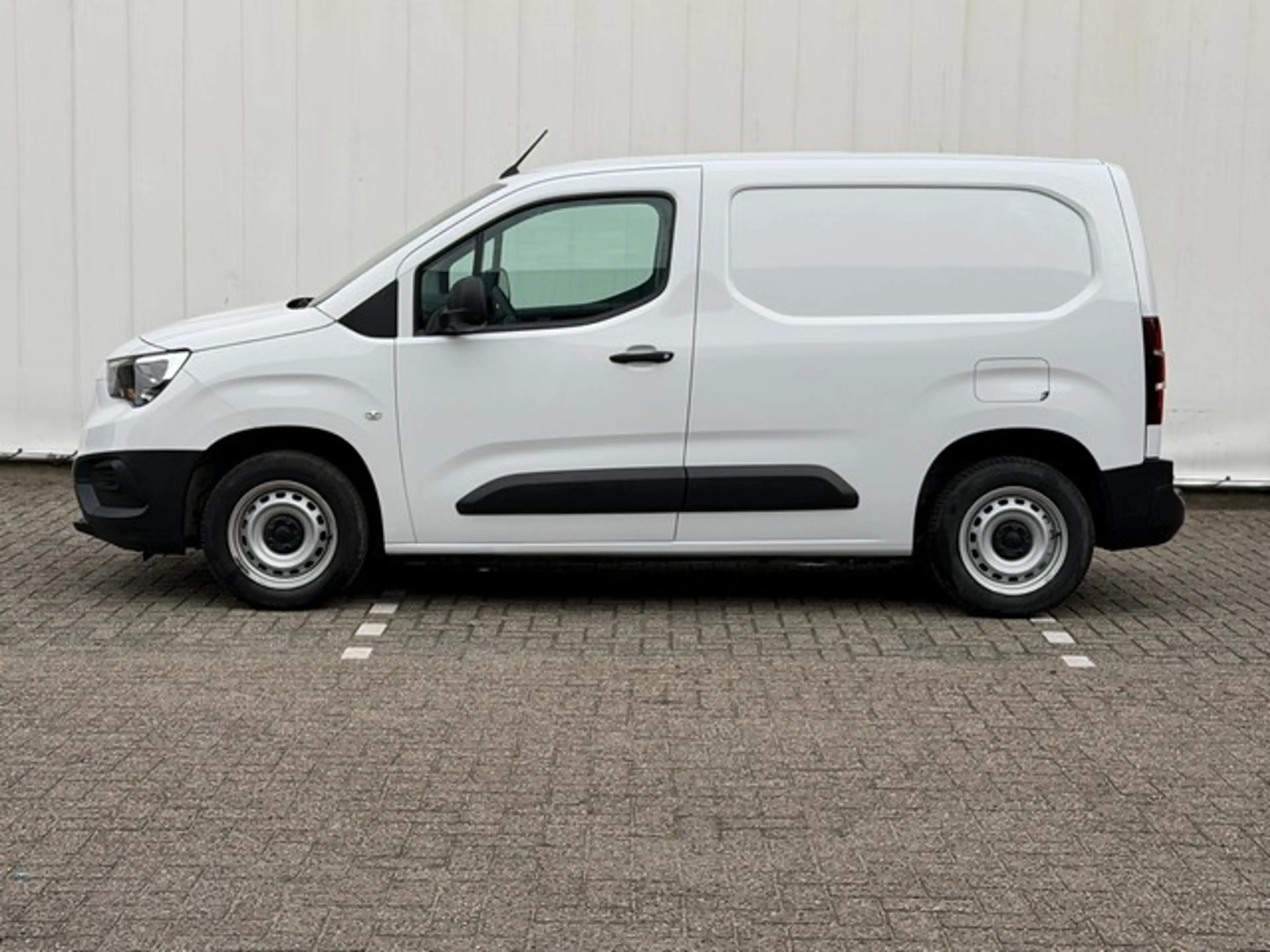 Opel Combo 1.5 BlueHDi met Leer, 2 Voorstoelen, PDC, Trekhaak — photo 3
