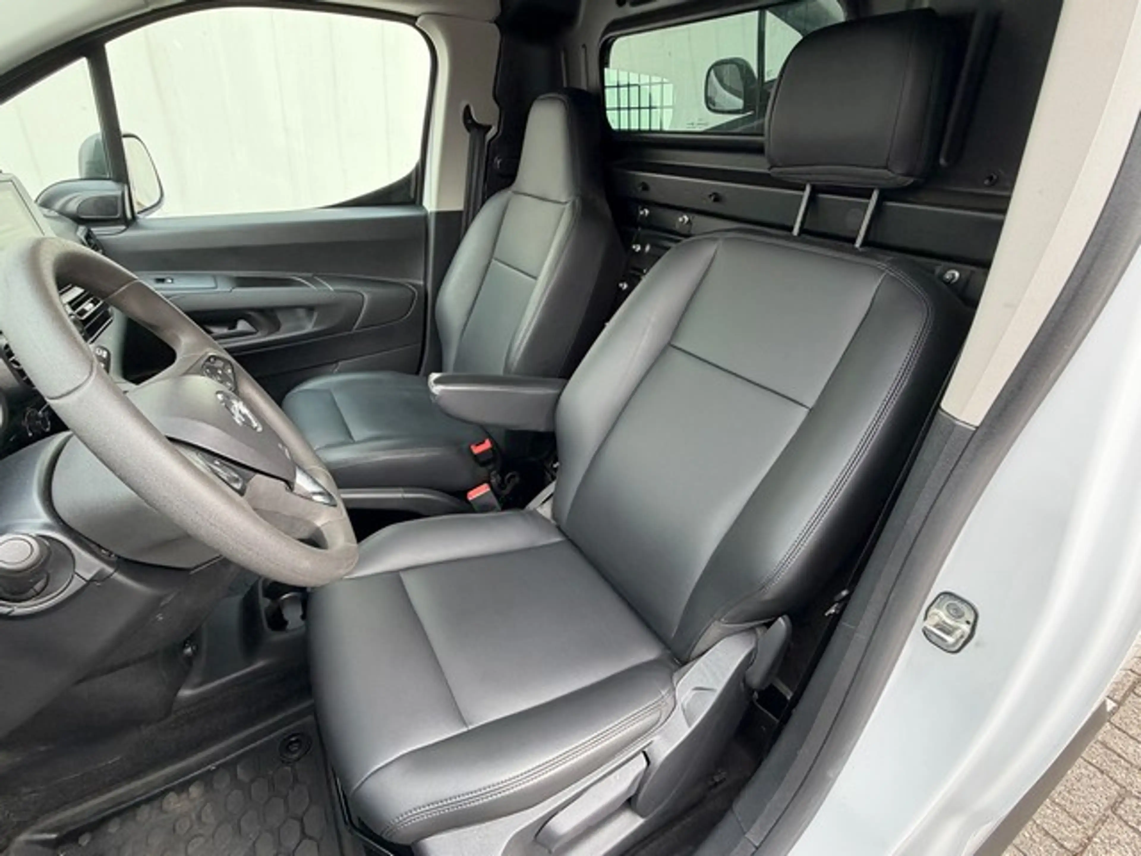 Opel Combo 1.5 BlueHDi met Leer, 2 Voorstoelen, PDC, Trekhaak — photo 23