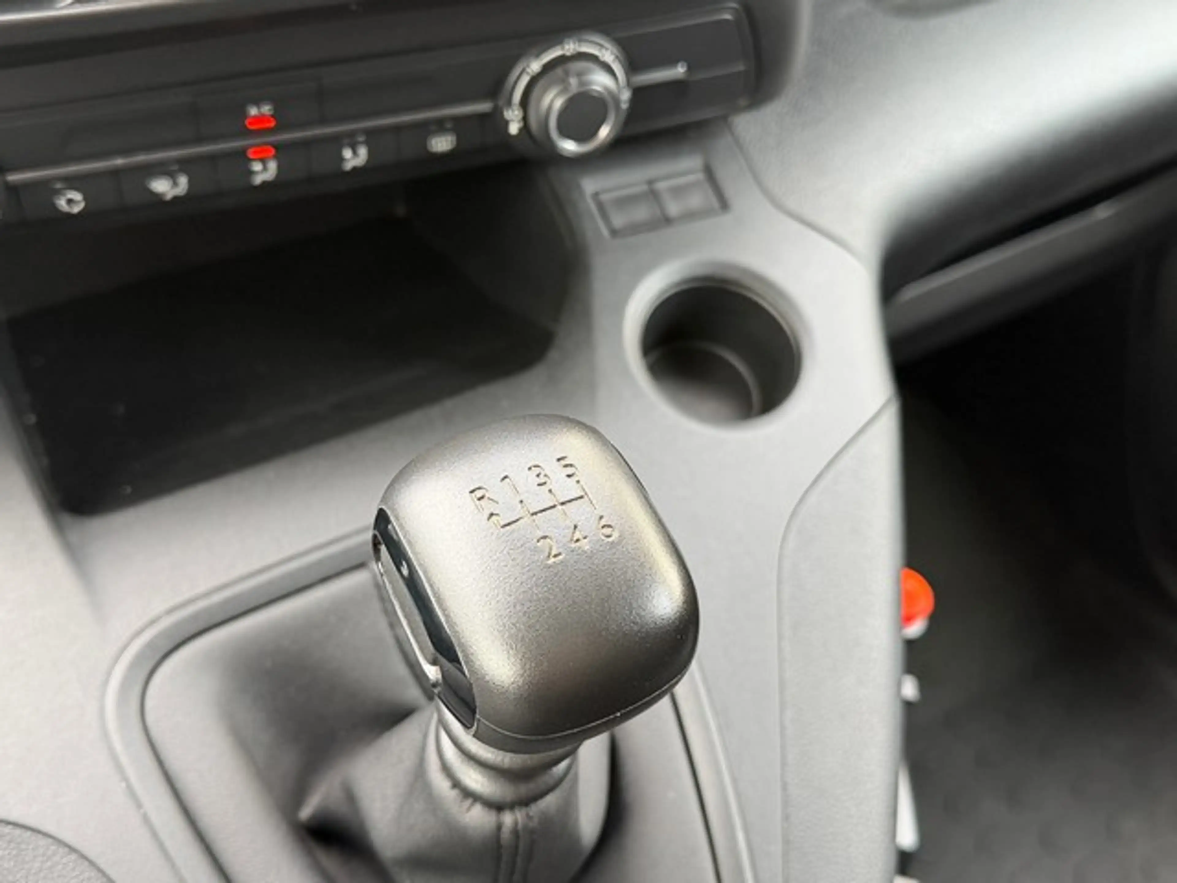 Opel Combo 1.5 BlueHDi met Leer, 2 Voorstoelen, PDC, Trekhaak — photo 17