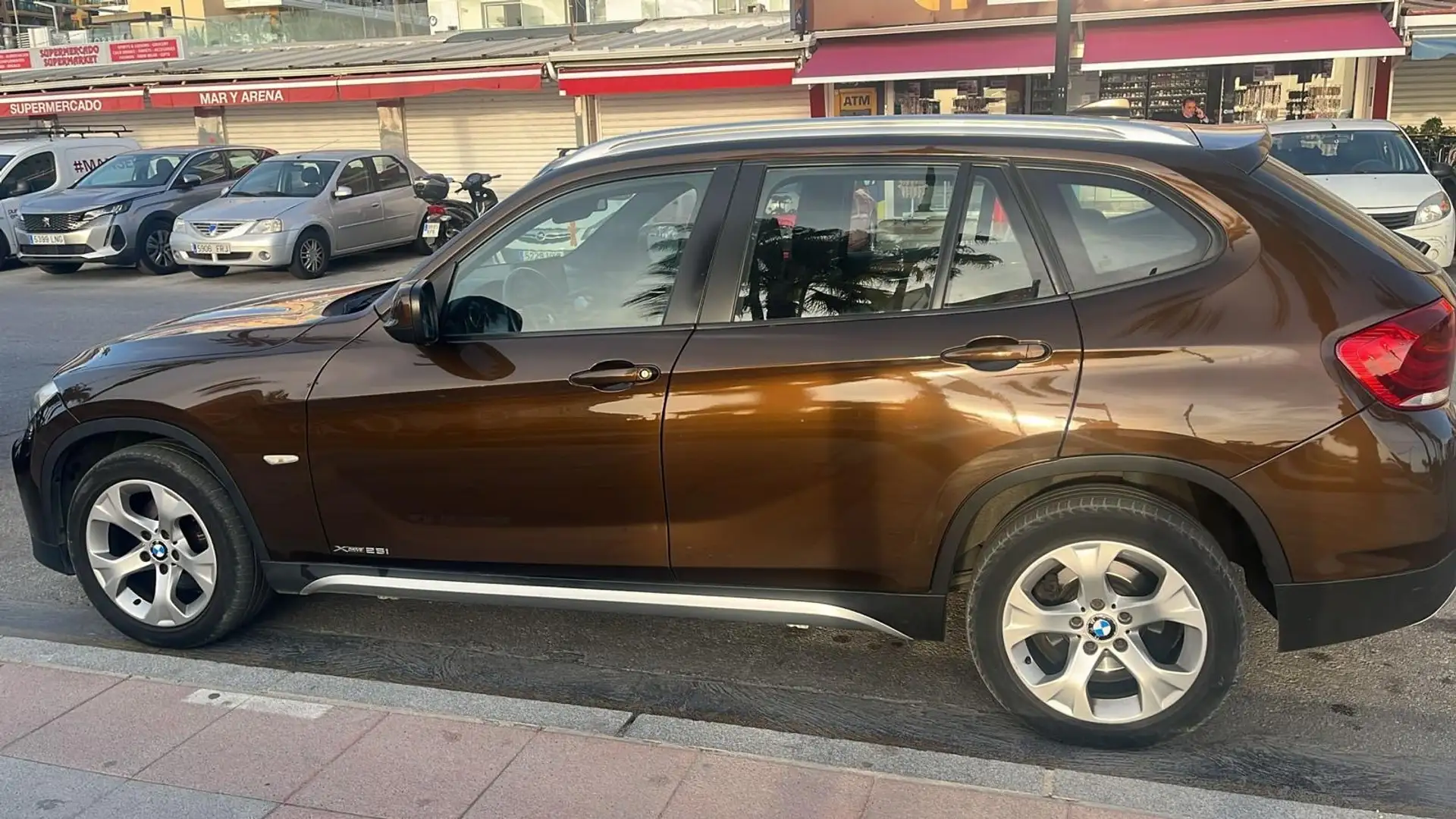 BMW X1 xDrive 25iA Marrón - 2