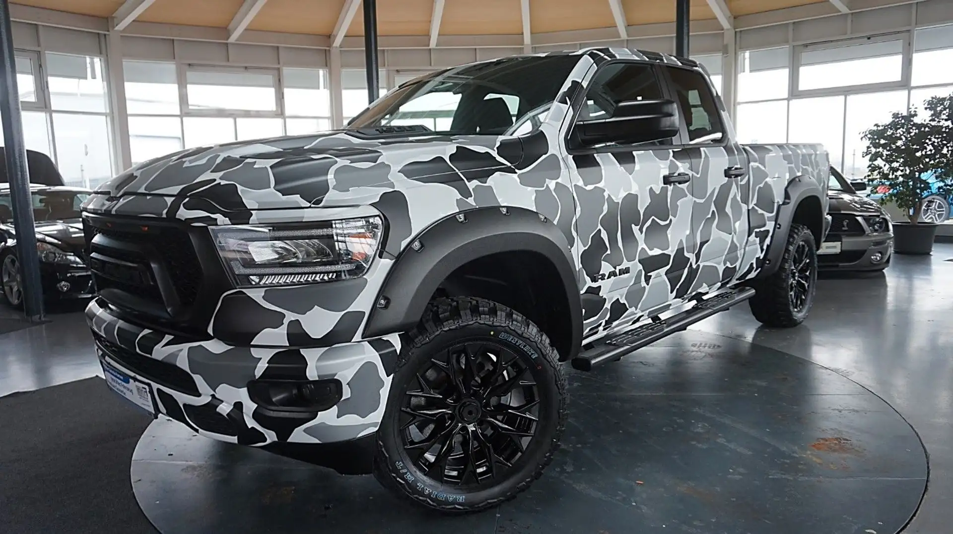 Dodge RAM 1500 HEMI 5.7l Hoch&Breit Alu20*4x4*eTorque* Weiß - 1