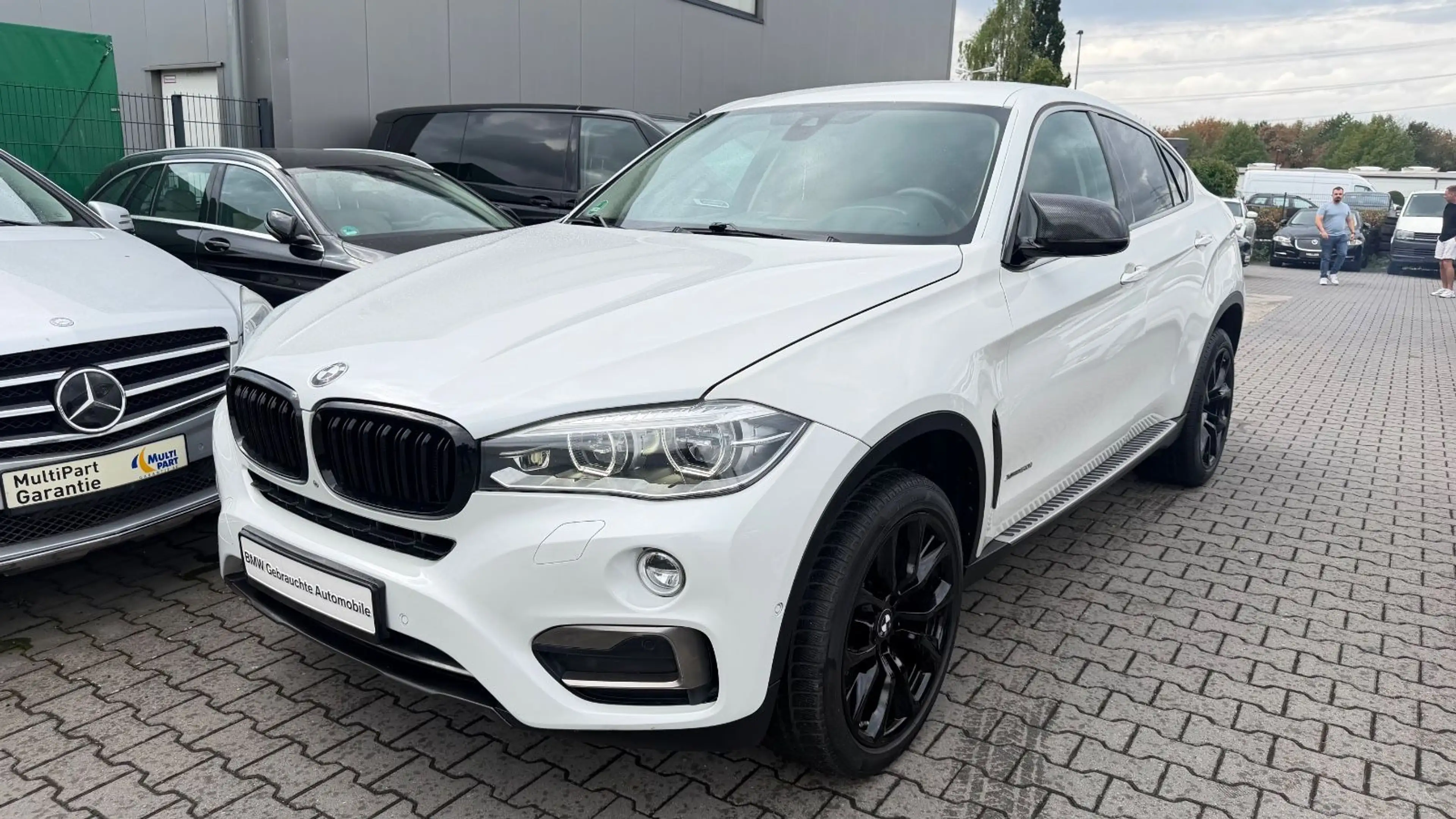 BMW X6 xDrive 50i Sportpaket Navi+Camera/B&O Sound