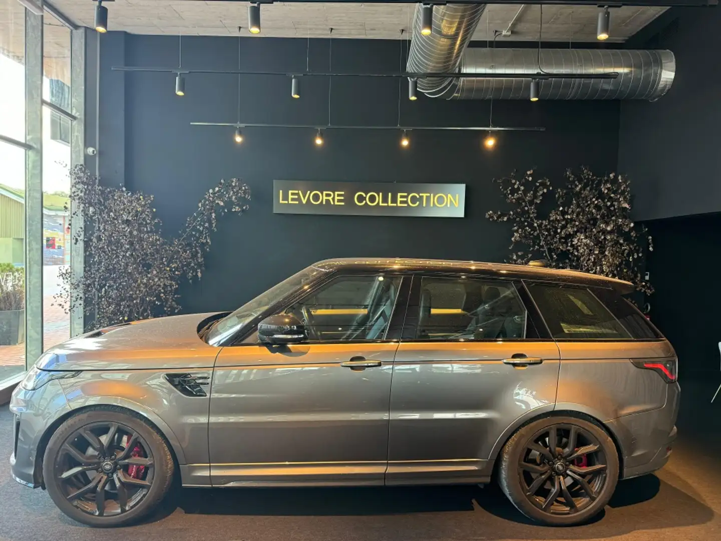 Land Rover Range Rover Sport 5.0 V8 SC SVR Aut. Grijs - 2