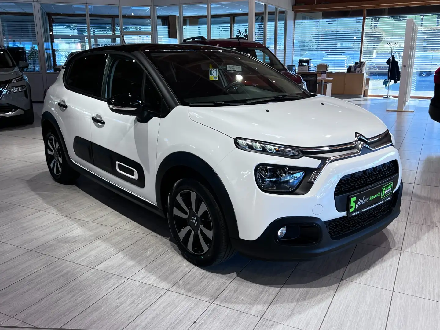 Citroen C3 1.2 PureTech 110 Shine LED KeyLess Autom. PDC Weiß - 2