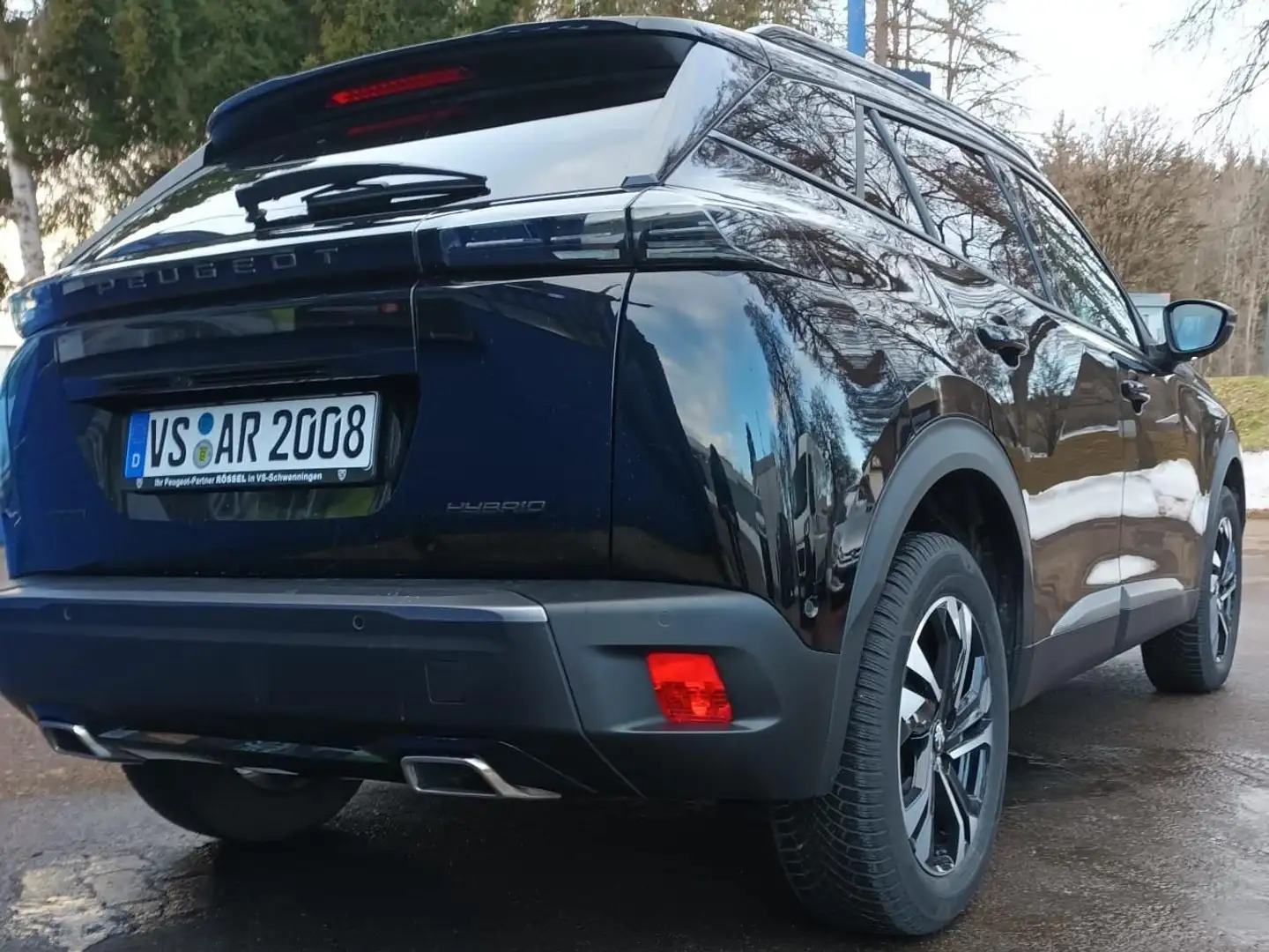 Peugeot 2008 Hybrid 136 Allure Schwarz - 2