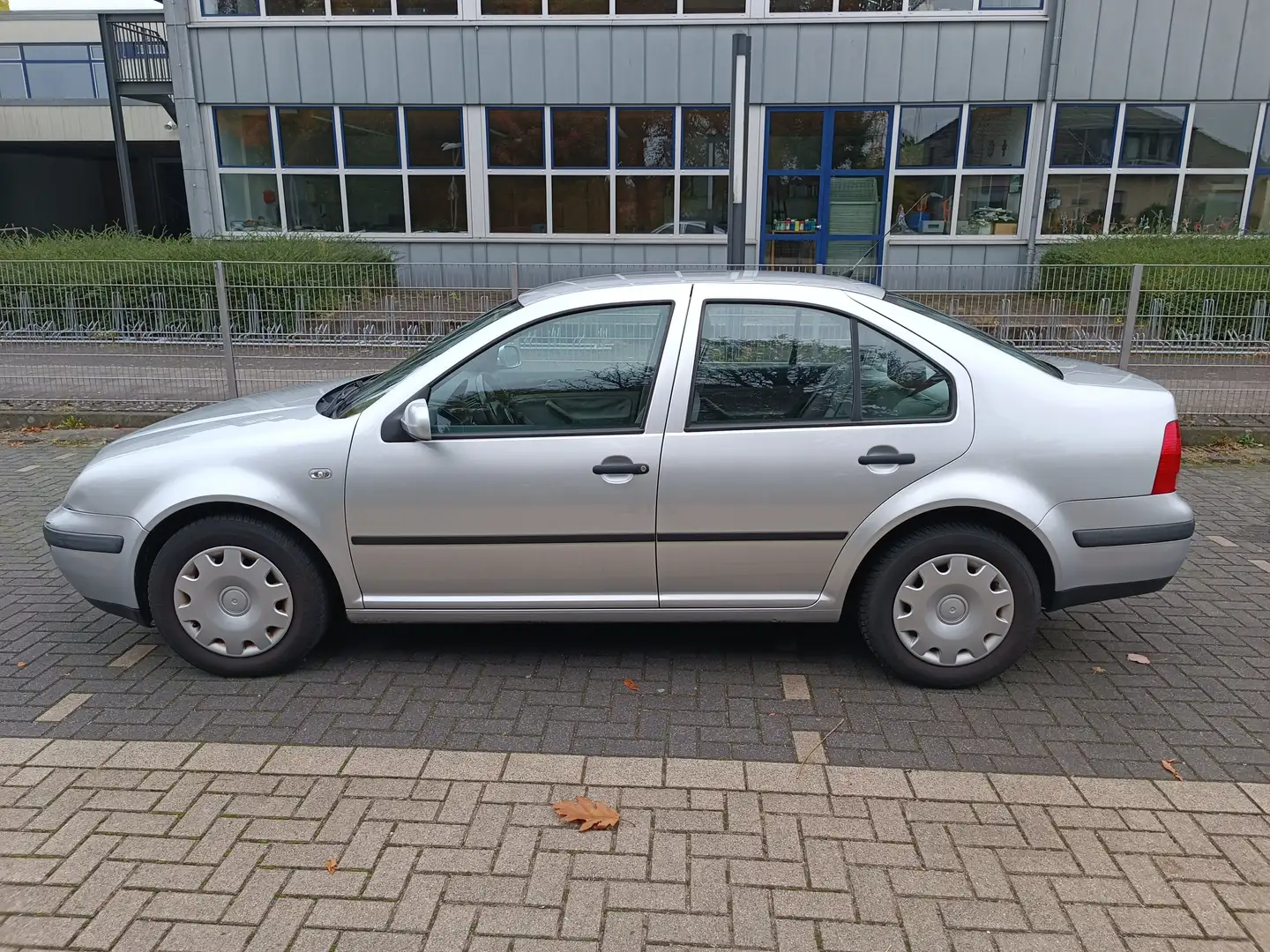 Volkswagen Bora VW Bora 1.6 16V 1,6 Benzin silber TÜV HU 07/27 Silber - 1