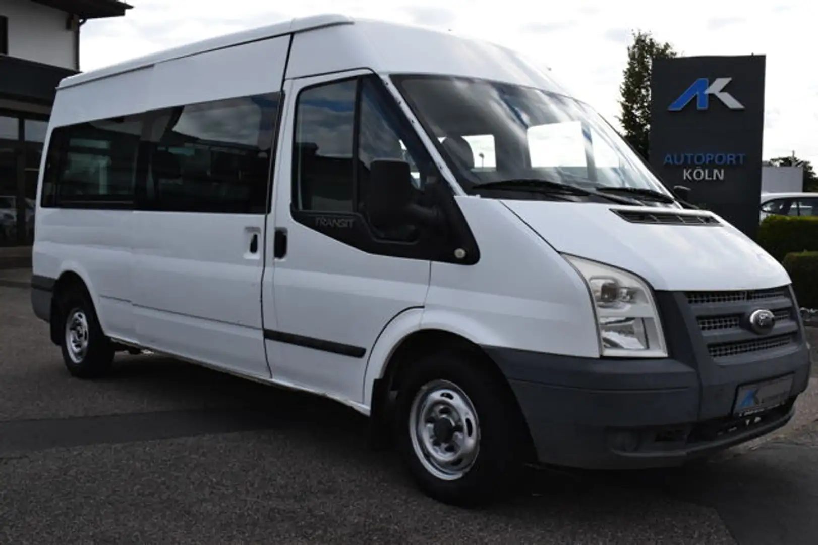 Ford Transit 2,2 TDCI 300 L 9-SITZER * KLIMA * PDC Fehér - 1