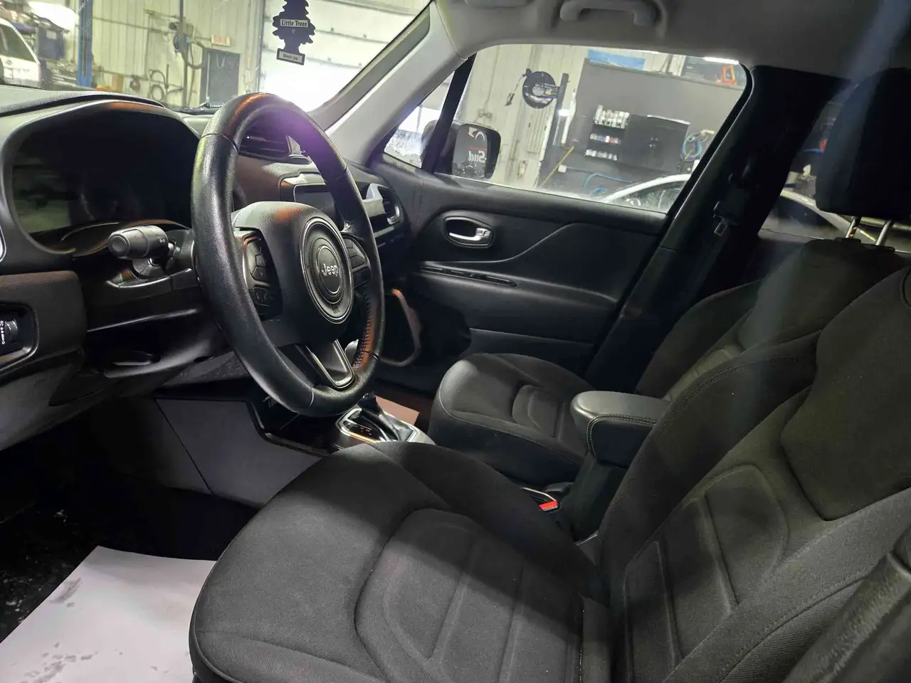 Jeep Renegade снимка Jeep Renegade